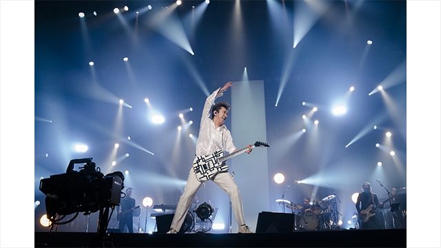 布袋寅泰 HOTEI 40th Anniversary ～Double Fantasy Tour～ “BLACK or WHITE ?” 『Hometown GIGS』 WHITE
